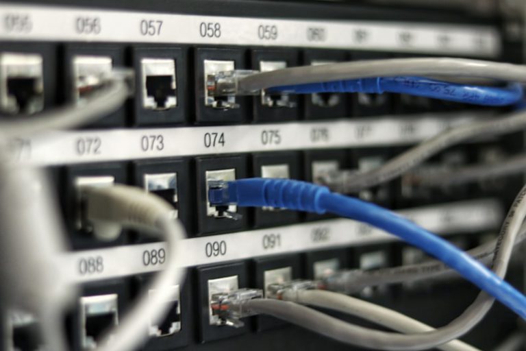 Instalasi Jaringan Kabel UTP & Manajemen Switch